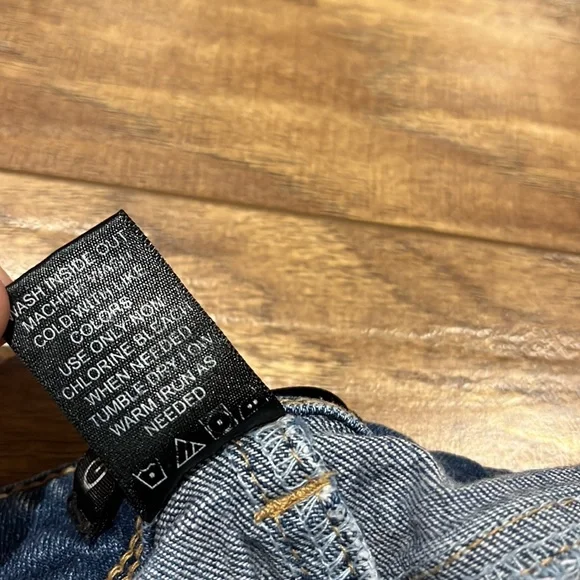 GENERRA denim distressed Jean shorts - Picture 10 of 10